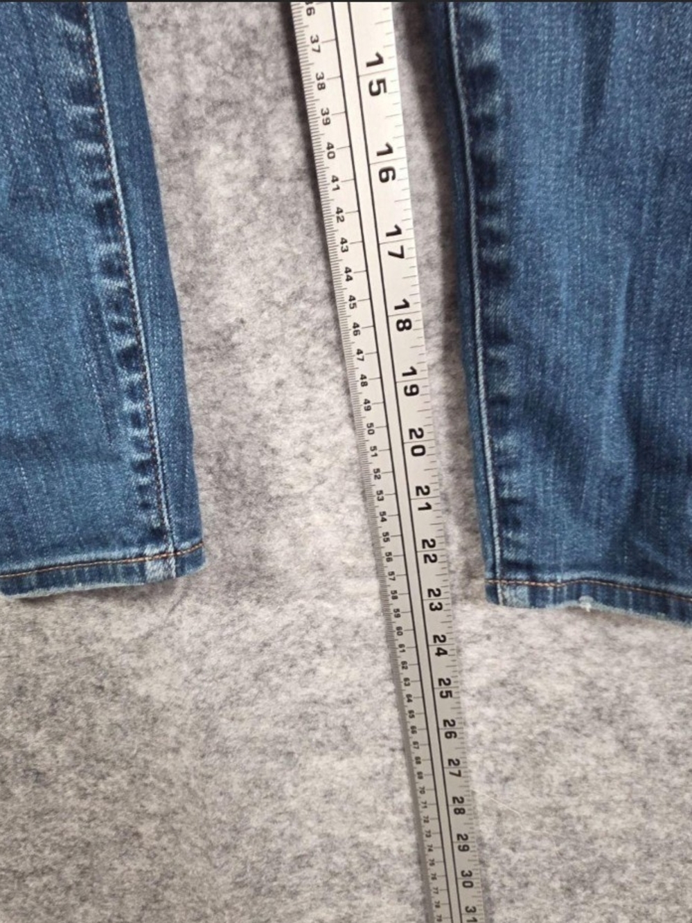Madewell Curvy High Waisted Skinny Cropped Jeans - Picture 5 of 7